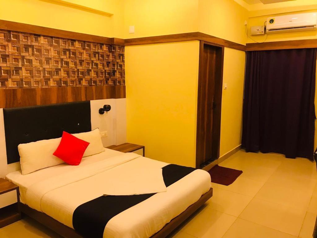 Hotel Keerthana Puttur Puttur  Buitenkant foto
