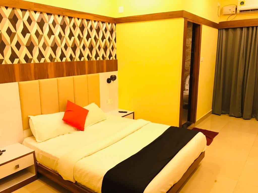 Hotel Keerthana Puttur Puttur  Buitenkant foto
