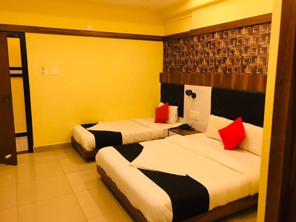 Hotel Keerthana Puttur Puttur  Buitenkant foto
